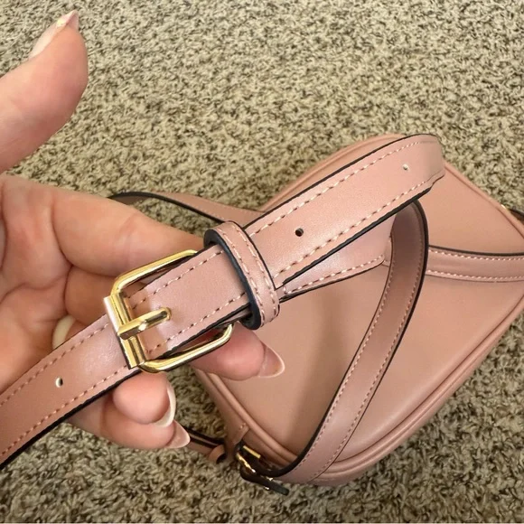 True Religion Baby Pink Med Crossbody Bag Purse with Horseshoe Logo Adjustable - Picture 4 of 14